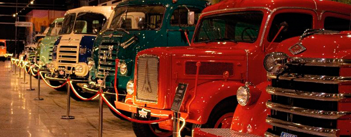 Museu do Caminhão - American Old Trucks