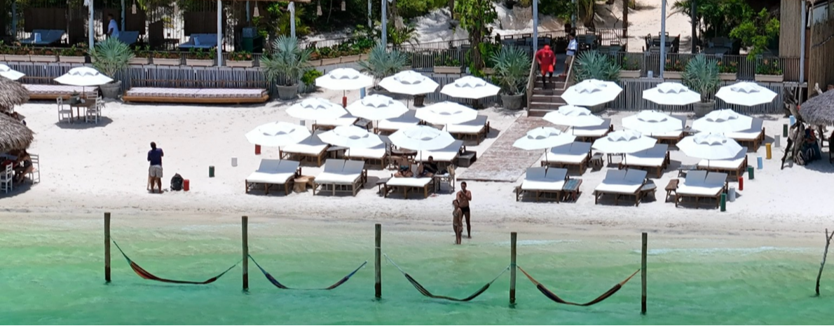 Caraúba Beach Club - com Refeição e Bebidas (Camarão no Abacaxi)