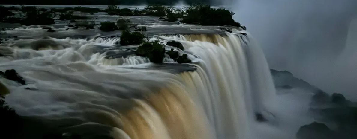 Passeio noturno nas Cataratas do Iguaçu + Jantar