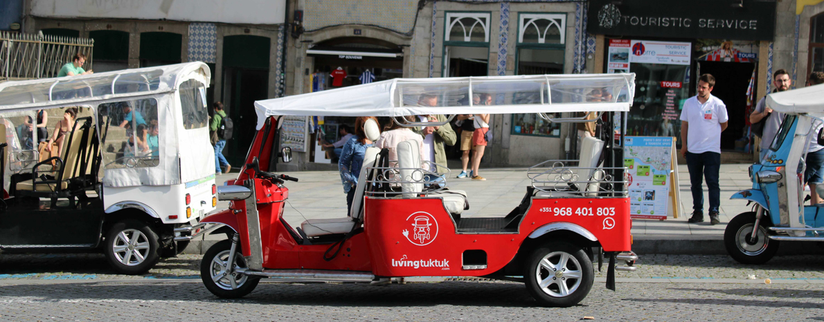 Combo - City Tour no Porto de Tuk Tuk + Visita Guiada a uma Adega com Degustação