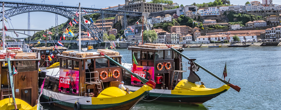 Combo - City Tour em Porto de Tuk Tuk Privativo + Cruzeiro passando pelas 6 Pontes no Douro + Visita Guiada a uma Adega com Degustação