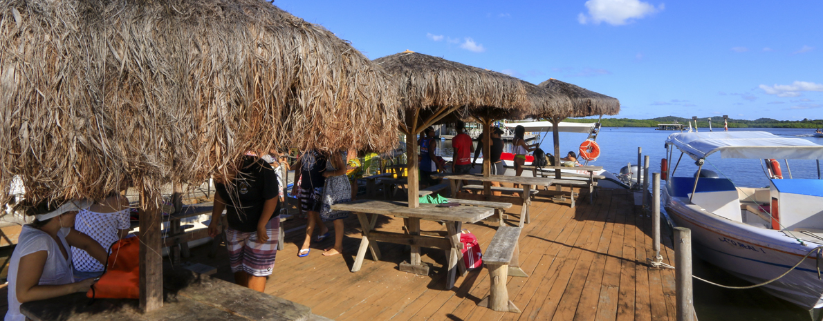 Volta à ilha (passeio de lancha rápida com banho de mar nas piscinas naturais)