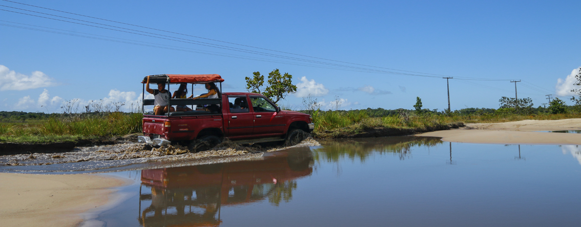 Trilha de Toyota (realizado em veículo 4x4 com parada na praia de Garapuá)