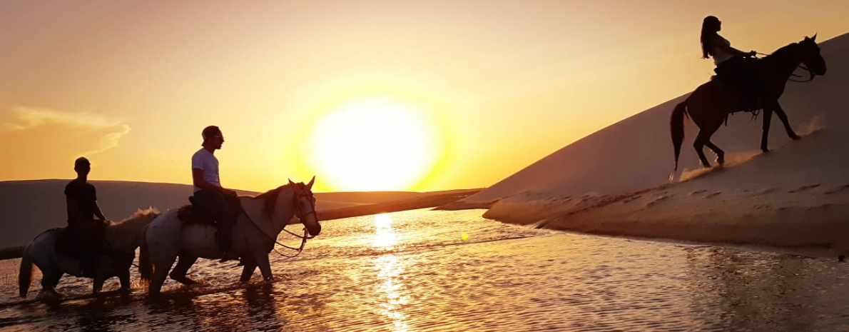 Cavalgada nos Lençóis Maranhenses ao pôr do sol - Saída de hotéis em Atins