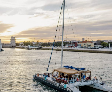 Réveillon em Catamaran com Bar Aberto e Música em Lisboa