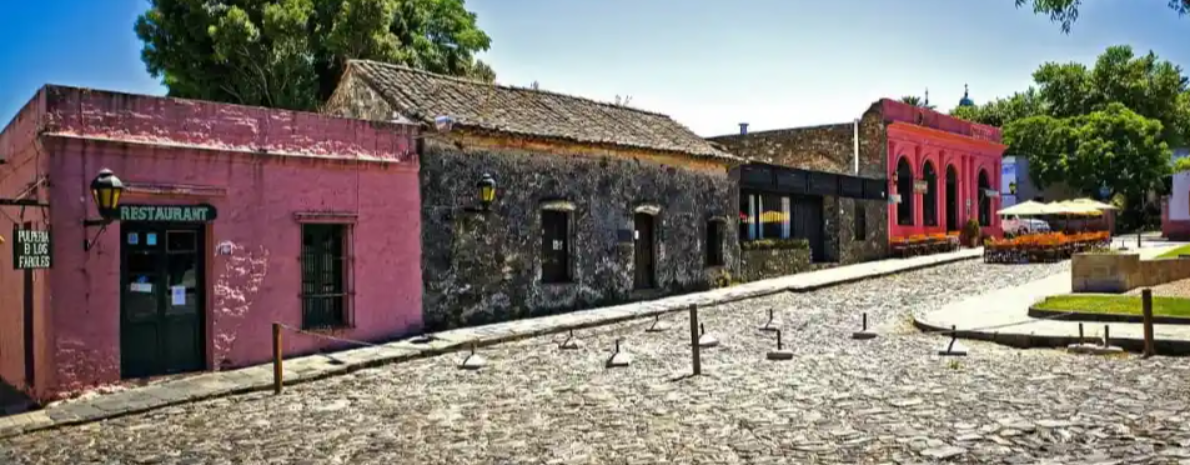 Combo Hop on Hop off Colonia del Sacramento + Vinoteca de Colonia