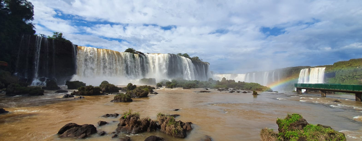 Transfer de Chegada e Saída (Aeroporto para hotéis em Foz do Iguaçu) + Cataratas Brasileiras + Parque das Aves + Visita Panorâmica de Itaipu (sem ingressos)