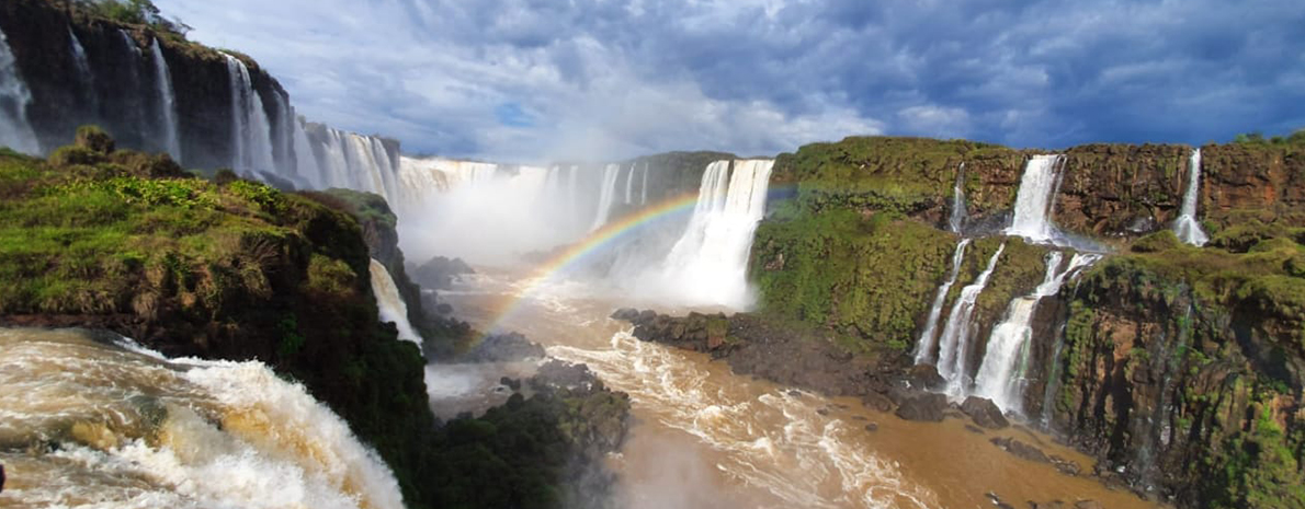 Transfer de Chegada e Saída do Aeroporto para hotéis em Foz do Iguaçu + Cataratas Brasileiras + Parque das Aves + Cataratas Argentinas + Visita Panorâmica a Itaipu + Compras no Paraguai (sem ingressos)