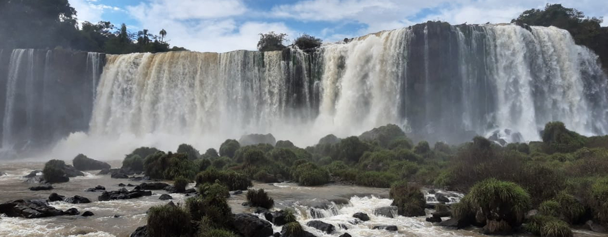 Transfer de Chegada e Saída do Aeroporto para hotéis em Foz do Iguaçu + Cataratas Brasileiras + Parque das aves + Compras no Paraguai (sem ingressos)