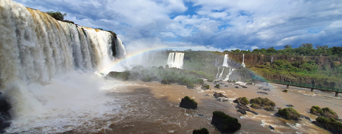 Transfer de Chegada e Saída do Aeroporto para hotéis em Foz do Iguaçu + Cataratas Brasileiras + Parque das aves + Visita Panorâmica de Itaipu + Compras no Paraguai (sem ingressos)