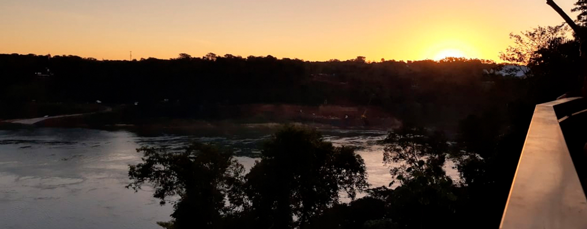 Transfer de Chegada e Saída (Aeroporto para hotéis em Foz do Iguaçu) + Cataratas Brasileiras + Parque das Aves + Visita Panorâmica de Itaipu (sem ingressos)