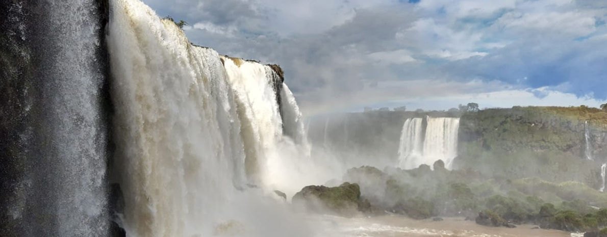 Transfer de Chegada e Saída do Aeroporto para hotéis em Foz do Iguaçu + Cataratas Brasileiras + Parque das Aves + Cataratas Argentinas + Visita Panorâmica a Itaipu + Compras no Paraguai (sem ingressos)