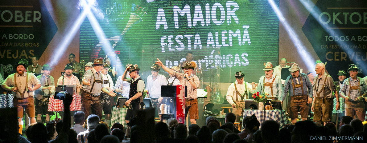 Oktoberfest - Transfer de Chegada e Saída do Aeroporto de Joinville para o Hotel Balneário Camboriú + Transfer de ida e volta do Hotel para os Pavilhões + Ingresso