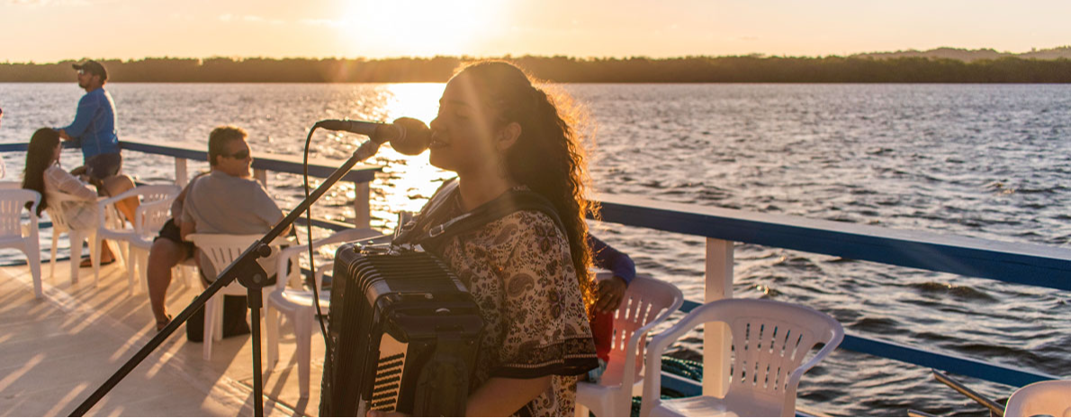 Transfer de Chegada e Saída + Entardecer na Praia do Jacaré com Bolero de Ravel